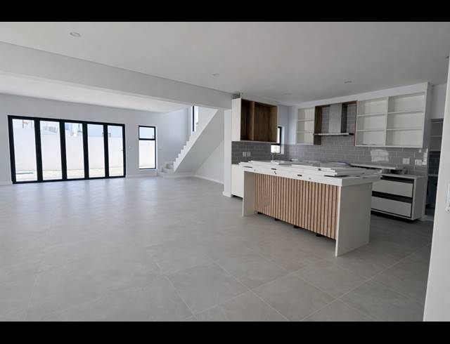 5 BEDROOM HOUSE FOR SALE IN SANDOWN